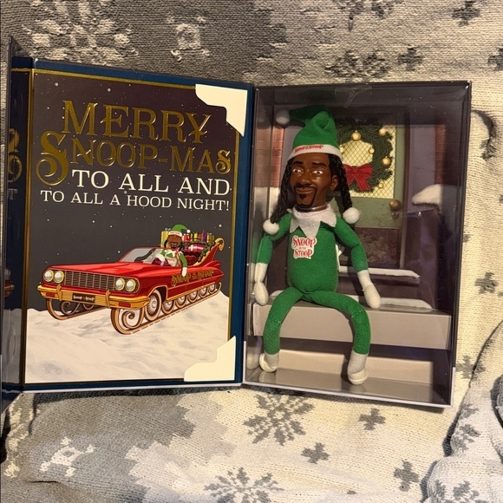 Snoop on the Stoop NEW Green Elf on the shelf spoof